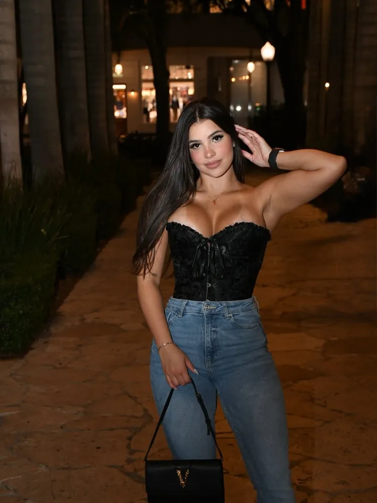 Alejandra Galería privada 3