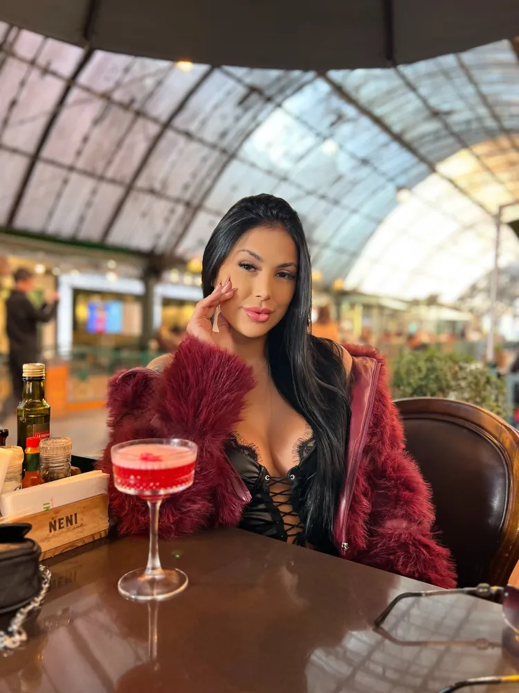 Larissa Private Gallery 3